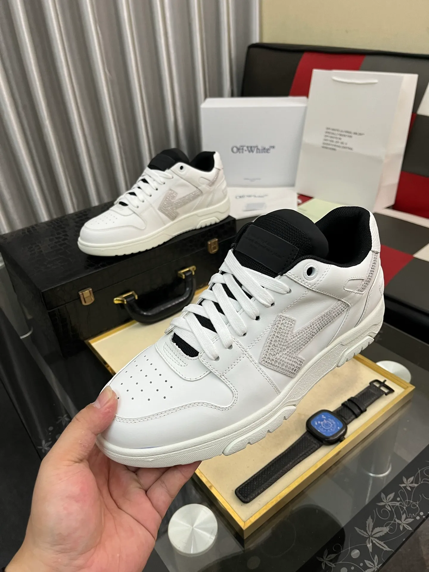 Men's shoes 💰660⌚️⌚️ OFF-White C/O VirGil Abloh fashionable and versatile casual shoes. Exclusive first release of the new model. Made of environmentally friendly cowhide leather and mesh fabric upper material. The insole is embedded with foam cushioning EVA material. The correct midsole is equipped with EVA lightweight cushioning. External tooth nail rubber outsole. The correct accessories are customized simultaneously. Women's model: 35-40 Men's model: 39-45